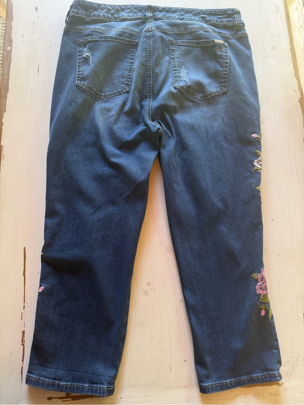 Melissa McCarthy Seven7 Embroidered Floral Distressed Cropped Jean Plus Size 20W - Picture 11 of 15